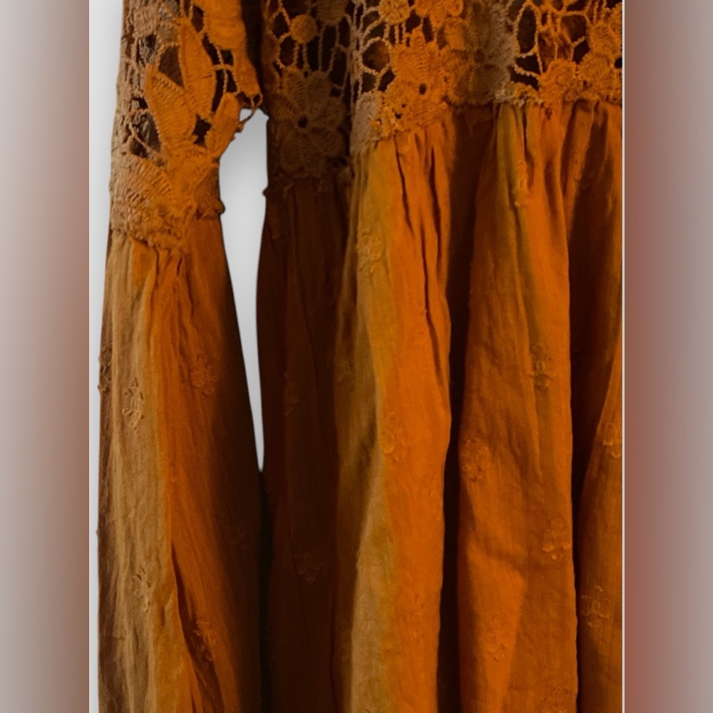 Free People Gold V-Neckline Bell Sleeves 100% Cotton Lina Lace Top Sz Sm - Picture 8 of 12